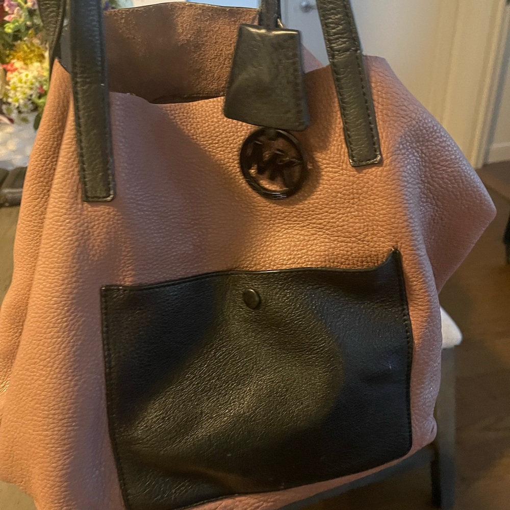 Great condition Michael Kors tote/ shoulder bag